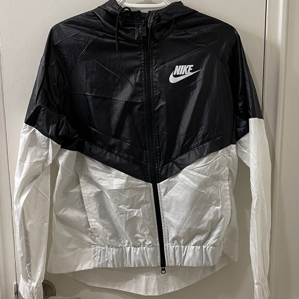 Womens Nike windbreaker*NEW*